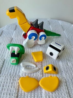 Tomy Dinos Constructables Toys Dinosaurs Building Playset